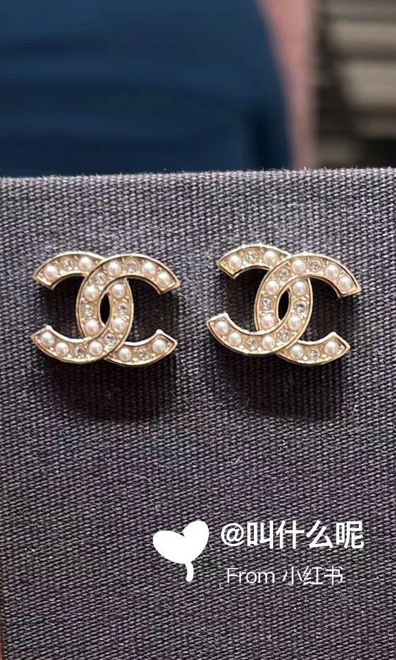 BNIB 23C Chanel Earrings double CC Logo Classic Light Gold