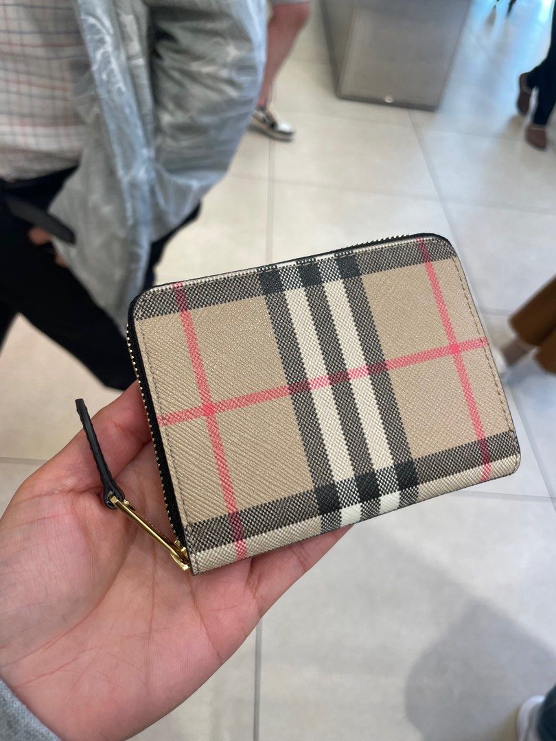 Burberry wallet hk 2025