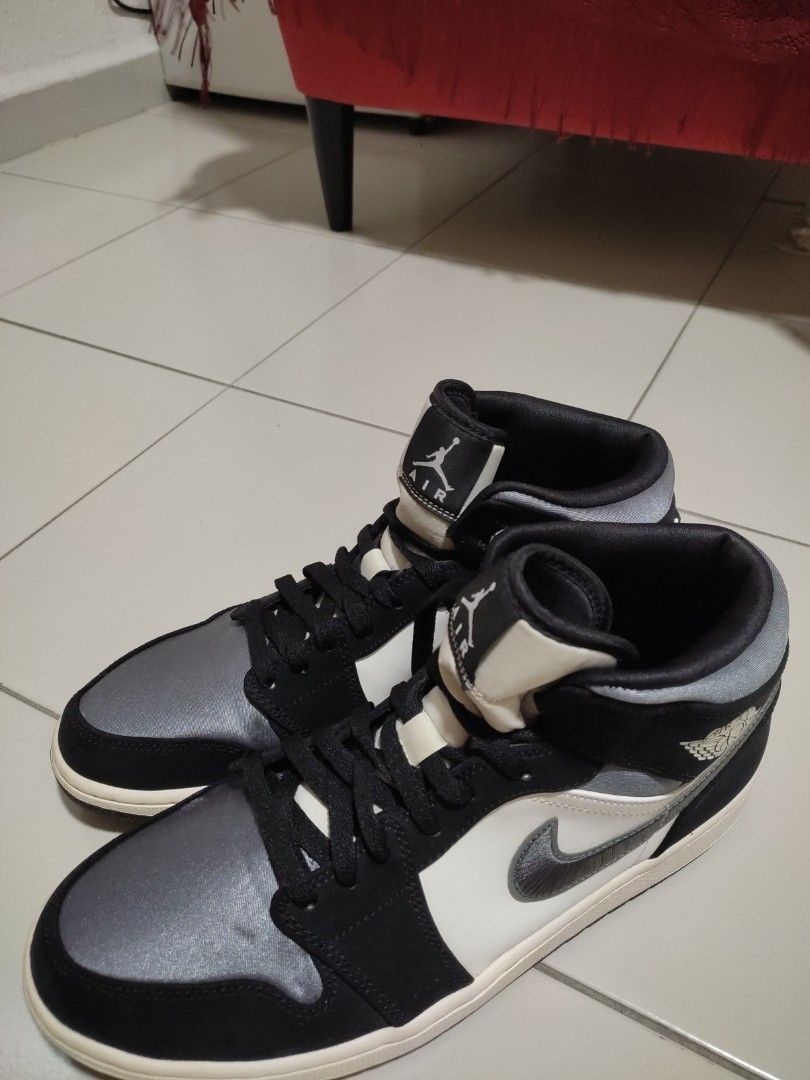 Air jordan discount 1 mid satin