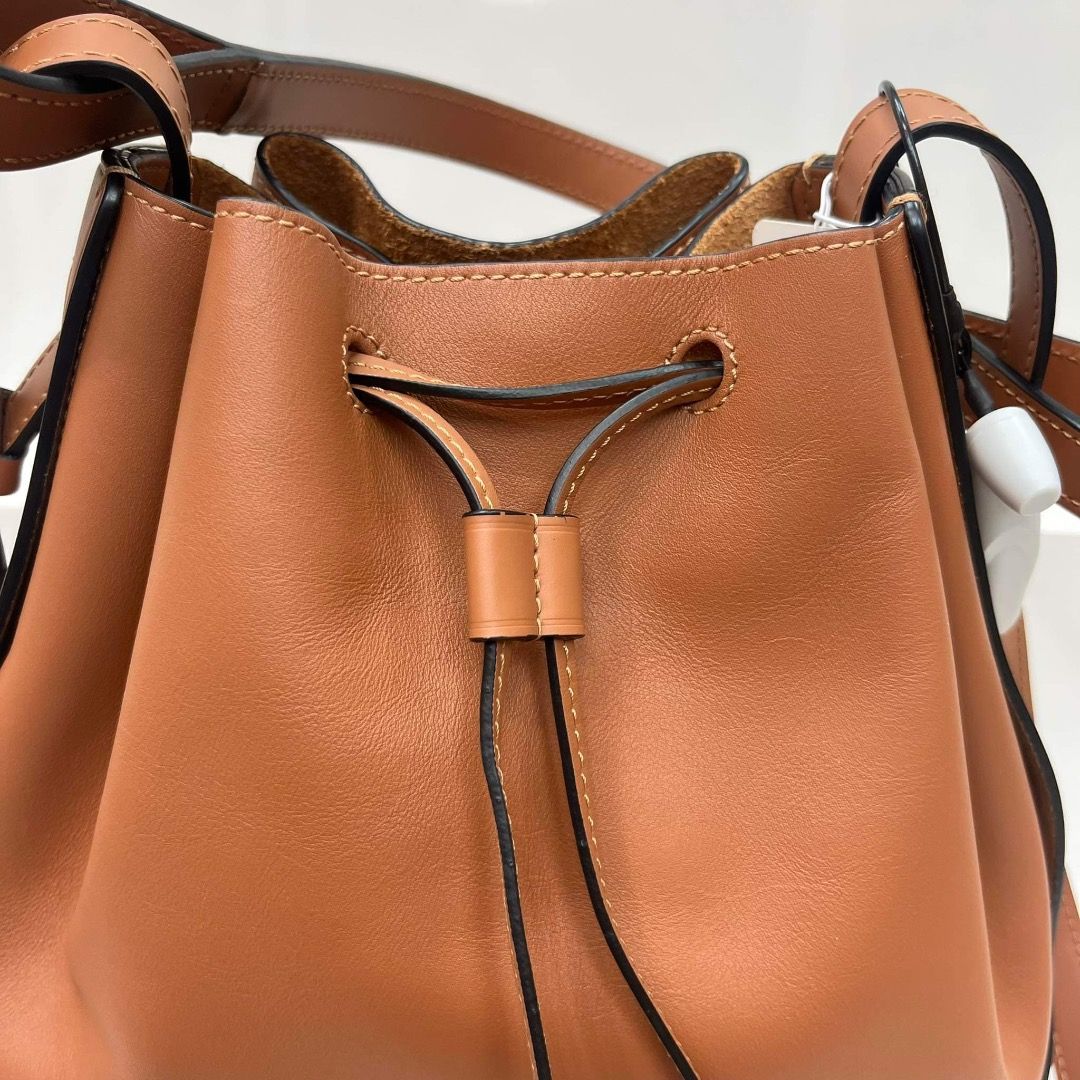 Authentic Loewe Balloon Bag (Category: Luxury Bags & Wallets) located in Quezon City. Submitted by hellopatchi (Listing ID 1250076652, Image 3). Description: Loewe Balloon Bag Kept unused Comes with controlato, dustbag and Dr Runway Authentication Rank SA (9.9/10) Mall Price ₱170-180,000 .