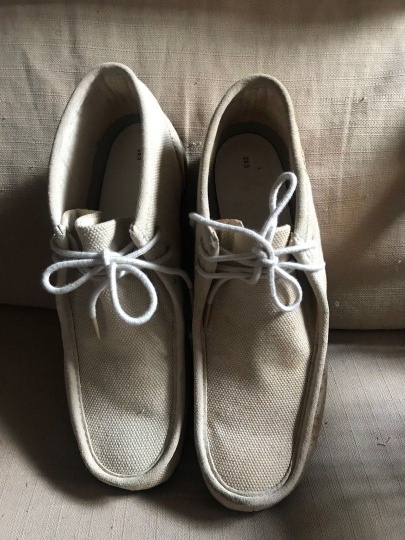 Beige canvass boots (Category: Boots) located in San Pedro. Submitted by andr39 (Listing ID 1250186475, Image 1). Description: Beige canvass boots for men. There are visible stains due to storage (see photos). No box. Just stored and never worn. Size: 11.5 inches outsole MoP: BPI/Gcash 📍Location: San Pedro City, Laguna ❗️Color may vary to actual item due to phone settings or lighting .