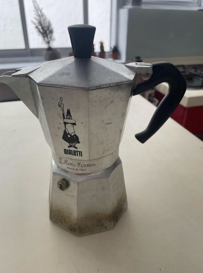 Bialetti Moka Express 12 Cup, TV & Home Appliances, Kitchen Appliances,  Coffee Machines & Makers on Carousell