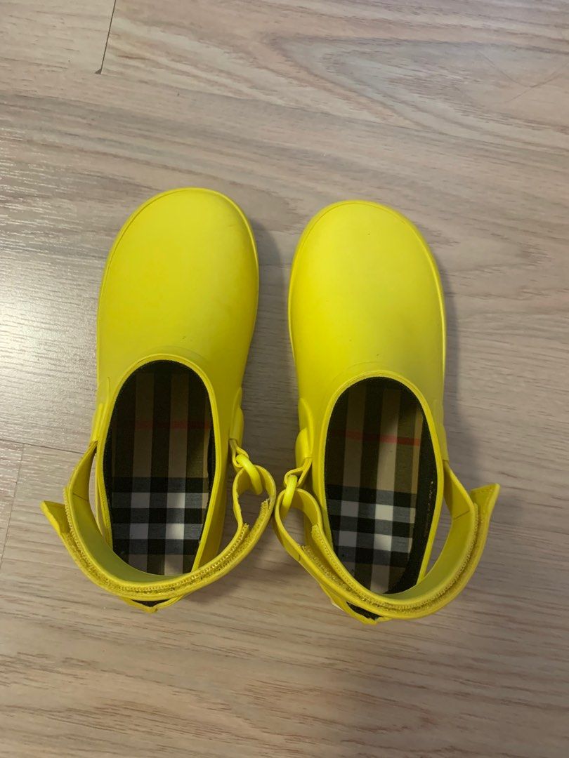 Burberry shoes shop kids yellow