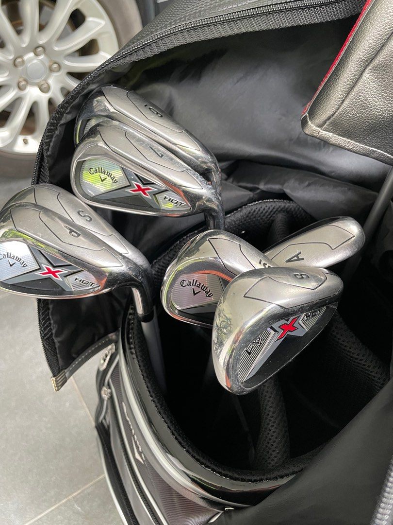 Callaway xhot set. Includes pristine golf bag with full set of clubs