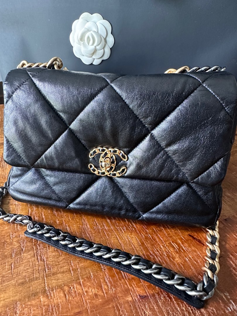 Chanel 19 black medium clearance