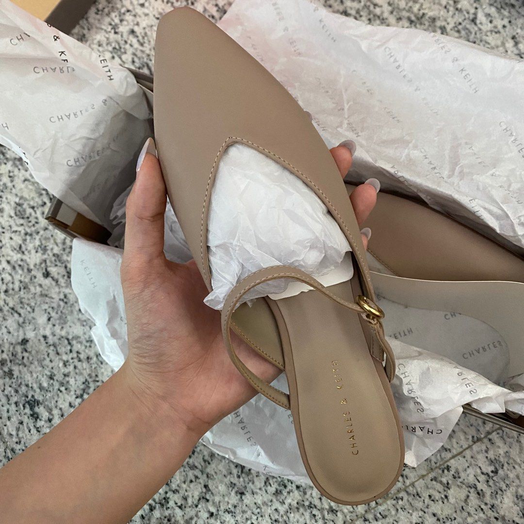 V cut mules deals