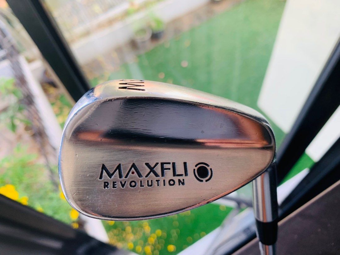 Classic Maxfli SW sand wedge revolution black dot, Sports Equipment