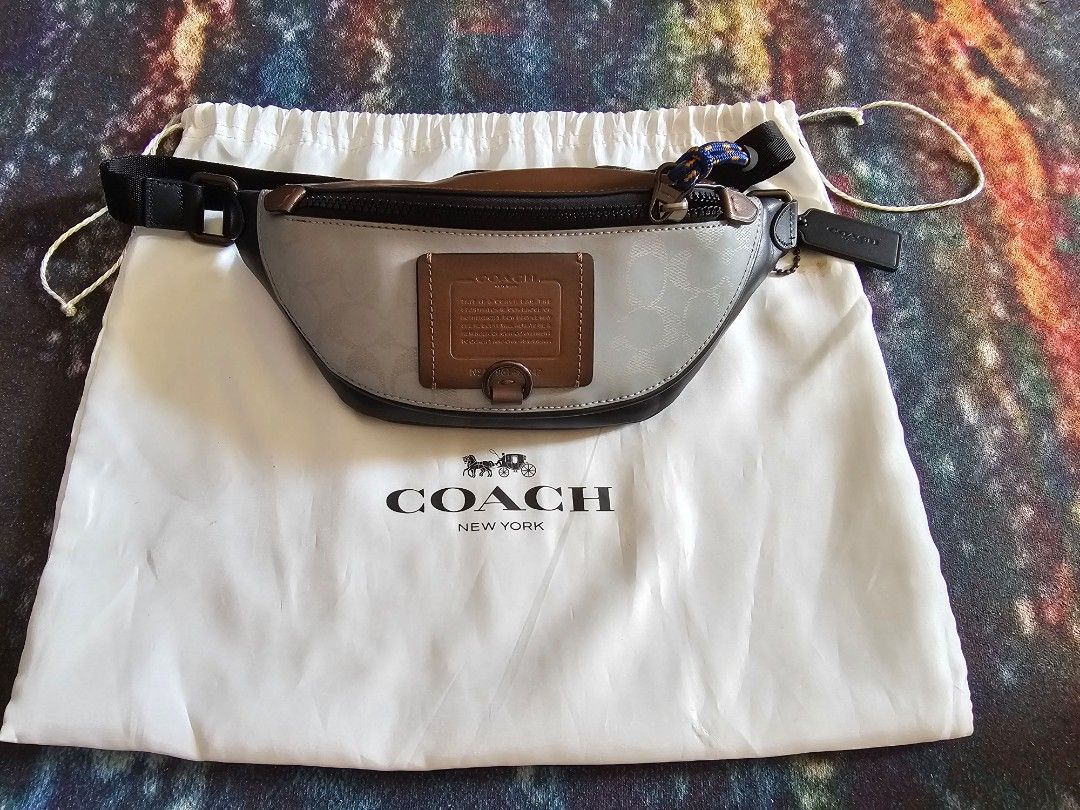 COACH waist bag original saiz M, Luxury, Bags & Wallets on Carousell