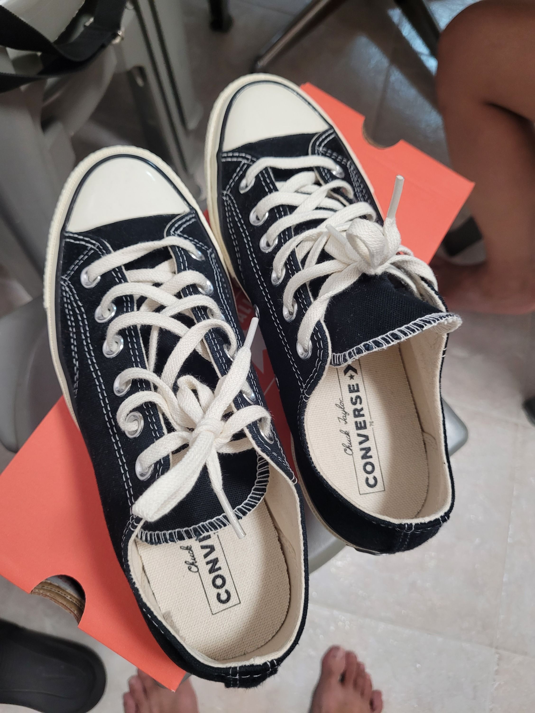 Chuck taylor tennis shoes top