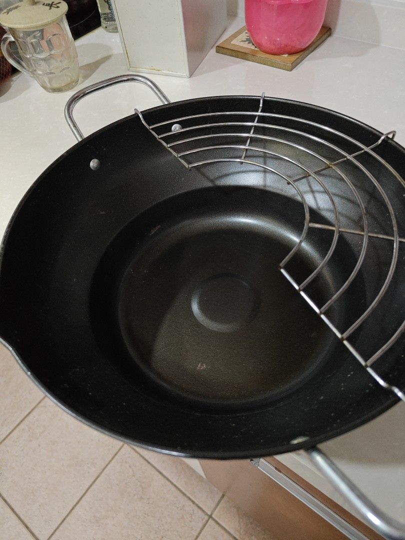 Deep frying wok, Furniture & Home Living, Kitchenware & Tableware