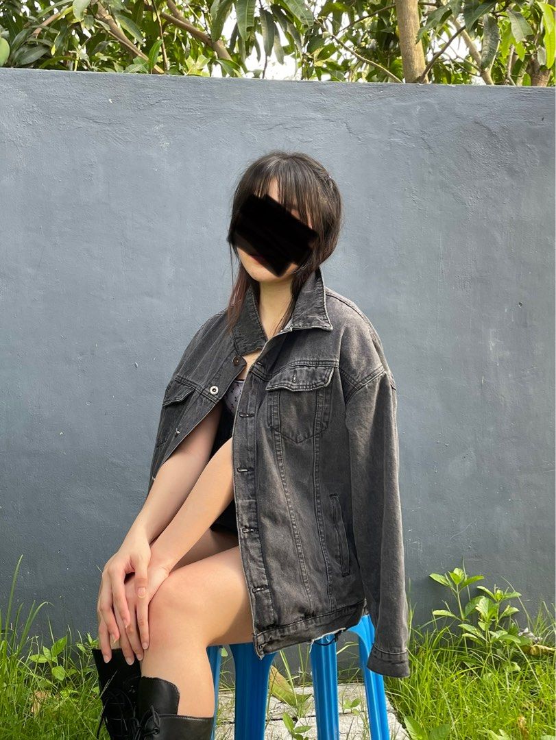 Womens denim jacket discount with inside pockets