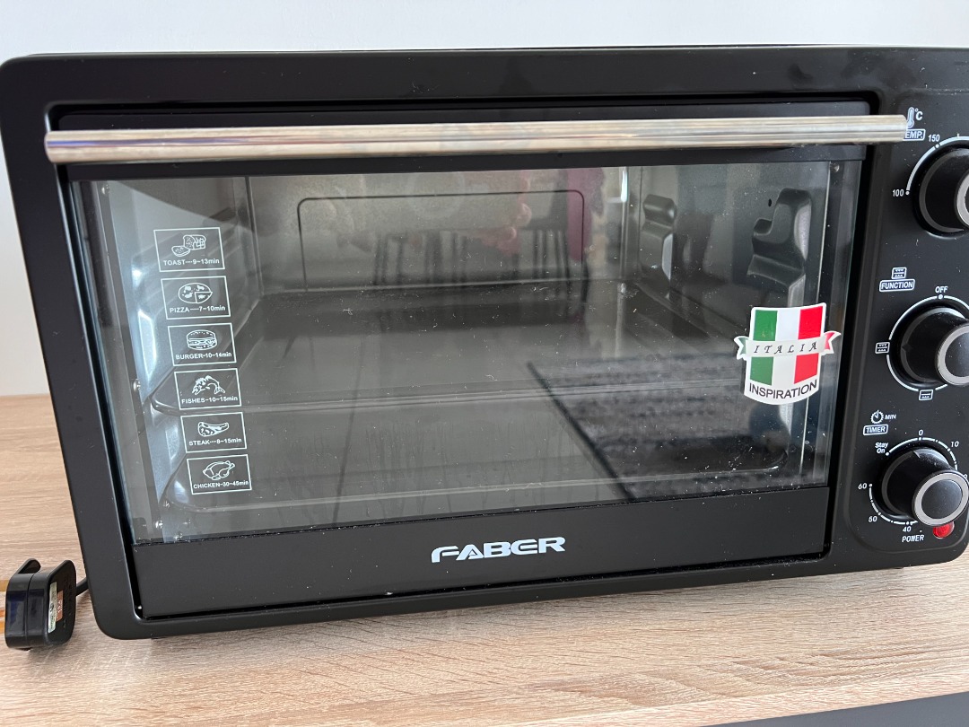 Electric Oven Moving out sale, TV & Home Appliances, Kitchen