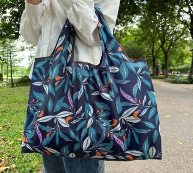 Foldable clearance reusable bags