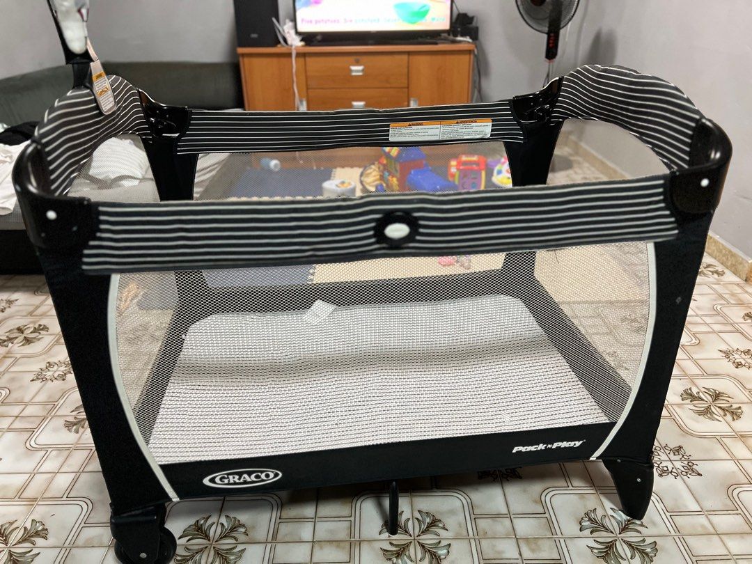 Graco portable pack n play Crib, Babies & Kids, Baby Nursery & Kids Furniture, Cots & Cribs on