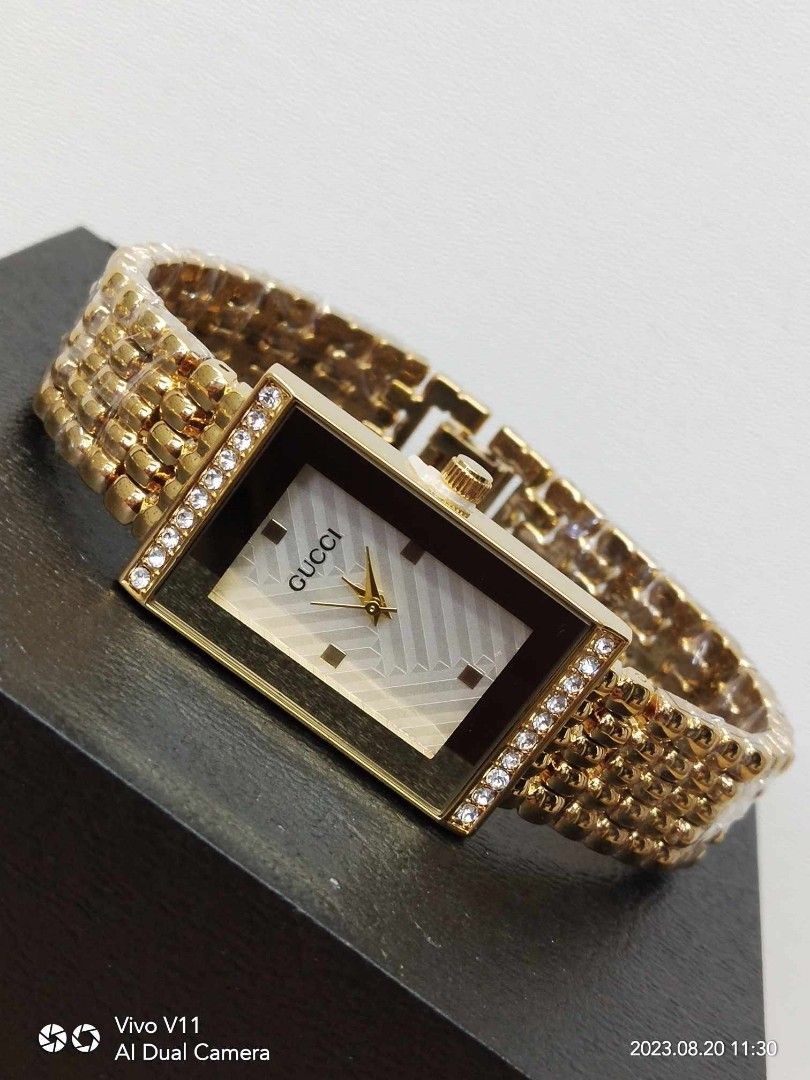 Gucci womens gold 2025 watch