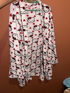 (Category: ) located in . Submitted by capsulewardrobe01 (Listing ID 1250007990, Image 1). Description: .