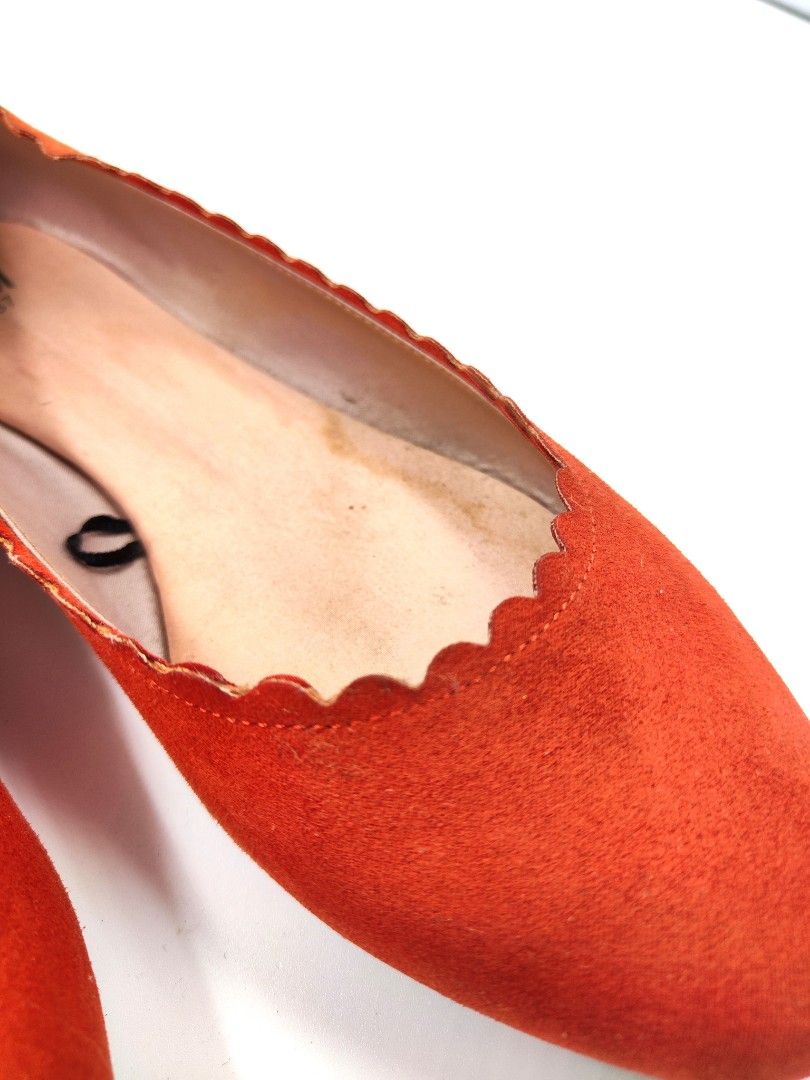 H&M Red Scalloped Flats (Category: Flats & Sandals) located in Manila. Submitted by bkcee (Listing ID 1250115866, Image 3). Description: - ACTUAL PHOTOS - Sz 7 - Inner lining has discoloration (as seen in the photos) but still in good condition.