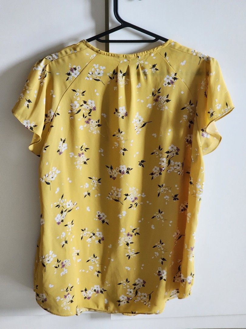 H&m yellow discount floral top