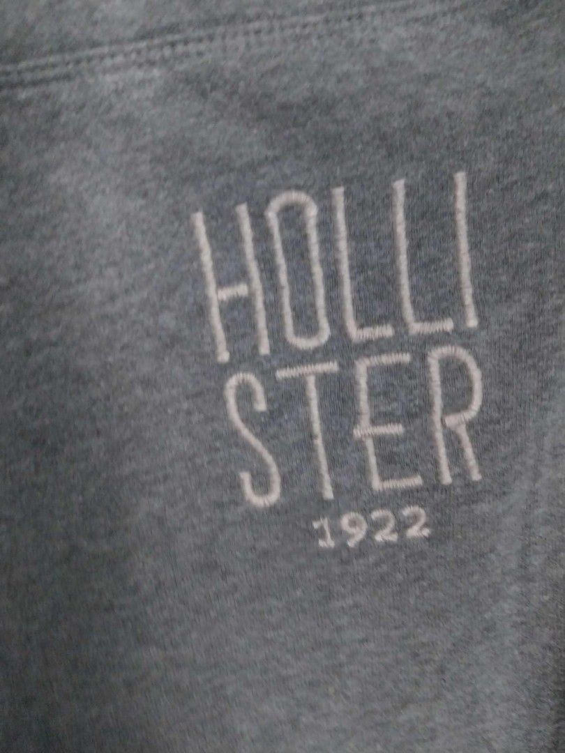 2 pairs of Hollister jeans, 1 pair of black cargo pants. And a Hollister  crop to - general for sale - by owner -...