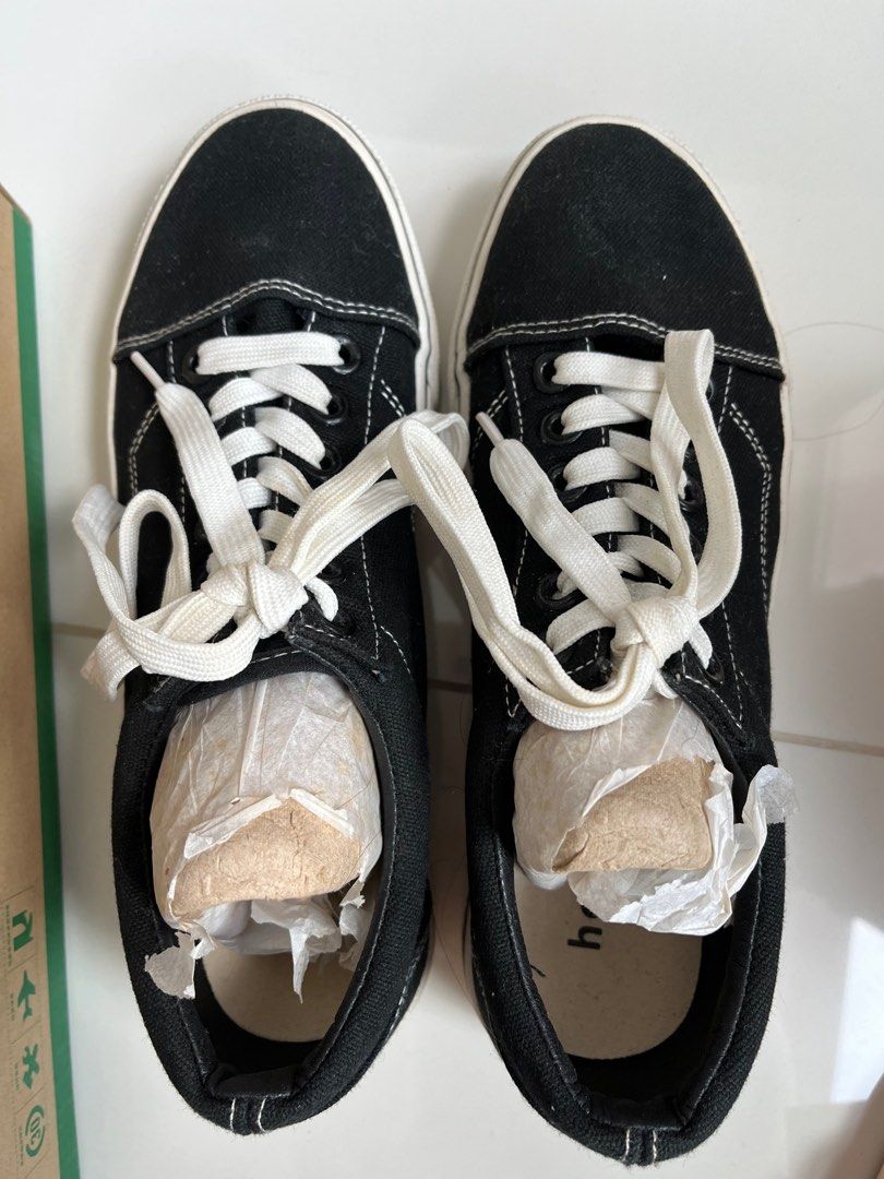 Hot wind unisex sneaker, Men's Fashion, Footwear, Sneakers on