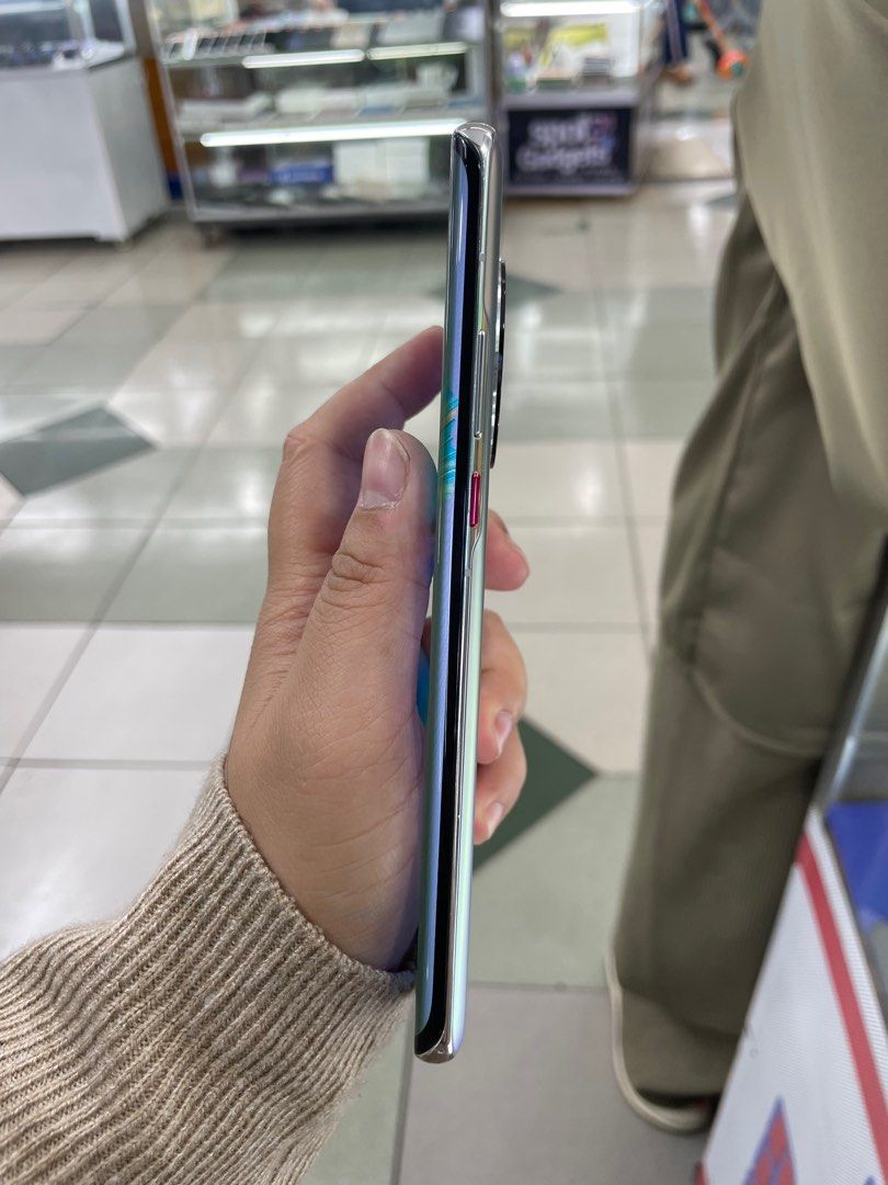 HUAWEI MATE 40 PRO 8/256 DUALSIM OPENLINE NO ISSUE (Category: Huawei) located in Pasig City. Submitted by fairgadgetshop (Listing ID 1250001661, Image 3). Description: OPEN FOR SALE, SWAPPING OR TRADE-IN WE ARE BUYING PRELOVED OR BRANDNEW (EVEN BY BULK) ALL KINDS OF GADGET LAPTOP, IPHONES, ANDROID SMARTPHONES, APPLE WATCH, IPAD ETC. MESSAGE US FOR MORE INFO.✨🧡 (RFS: BUY & SELL) Selling Preloved: HUAWEI MATE 40 PRO 8/256 DUALSIM OPENLINE NO ISSUE