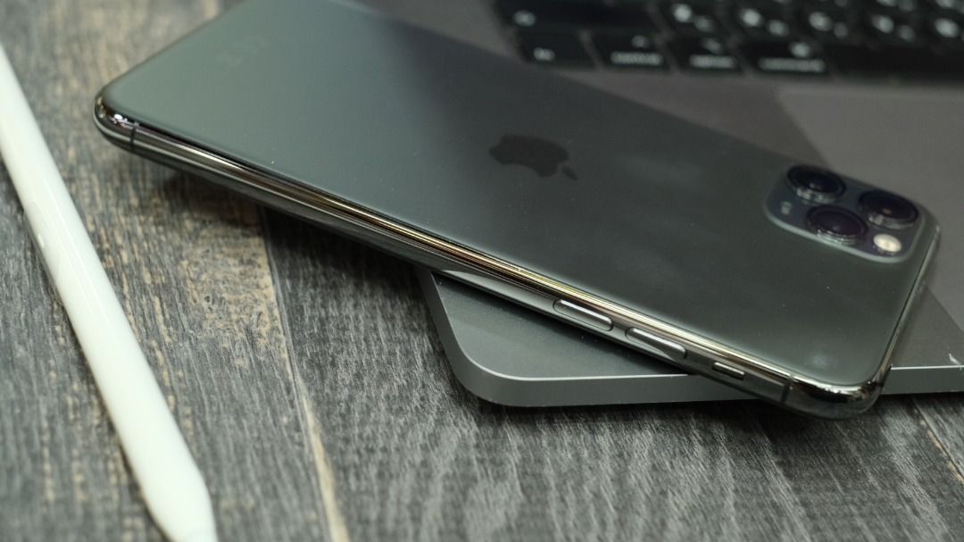 iPhone 11 Pro Max 64G 黑副廠電池97% 換過副廠螢幕無盒裝有配件, 手機
