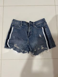 (Category: ) located in . Submitted by ninazainuddin1515 (Listing ID 1250072914, Image 1). Description: .