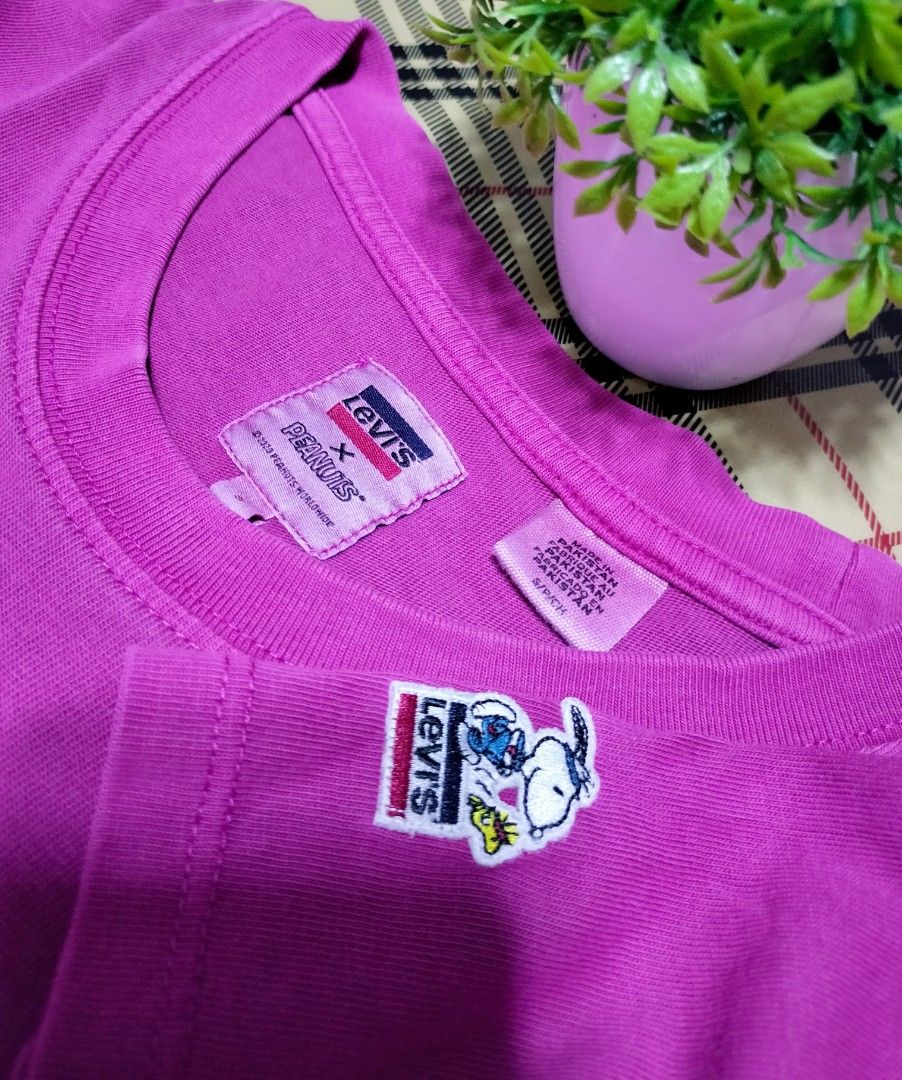 Collection Snoopy – T-shirt Blanc, Peluche Et Boîte Métal Vintage – Levis