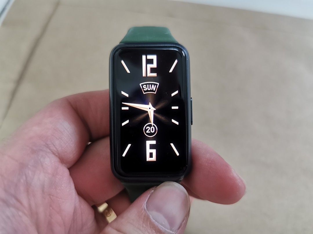 LIKE NEW Huawei Band 7 FREE a amazfit bip watch Mobile Phones