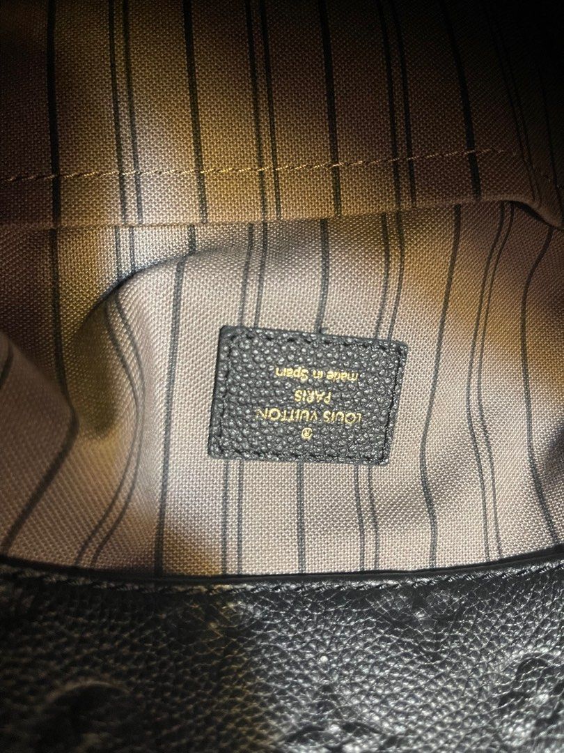 Louis Vuitton Artsy MM in Noir / Black Empreinte Authentic M41066