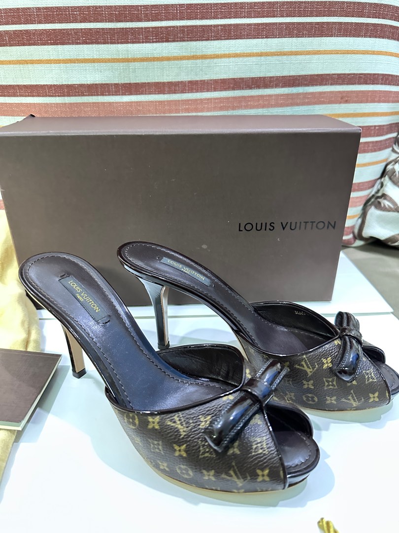 Louis Vuitton Black Pumps Heels, Women's Fashion, Footwear, Heels on  Carousell