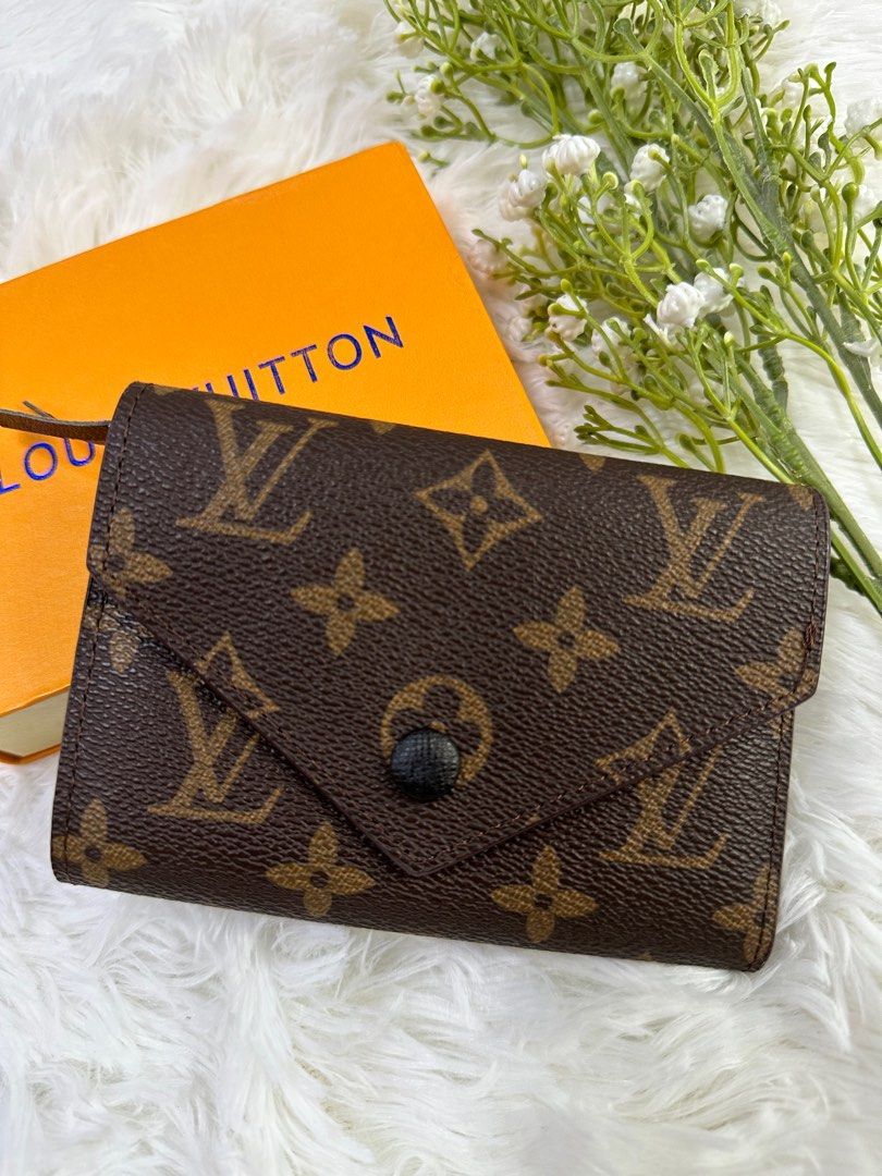 Louis Vuitton MyLockMe Compact Wallet, Women's Fashion, Bags & Wallets,  Purses & Pouches on Carousell