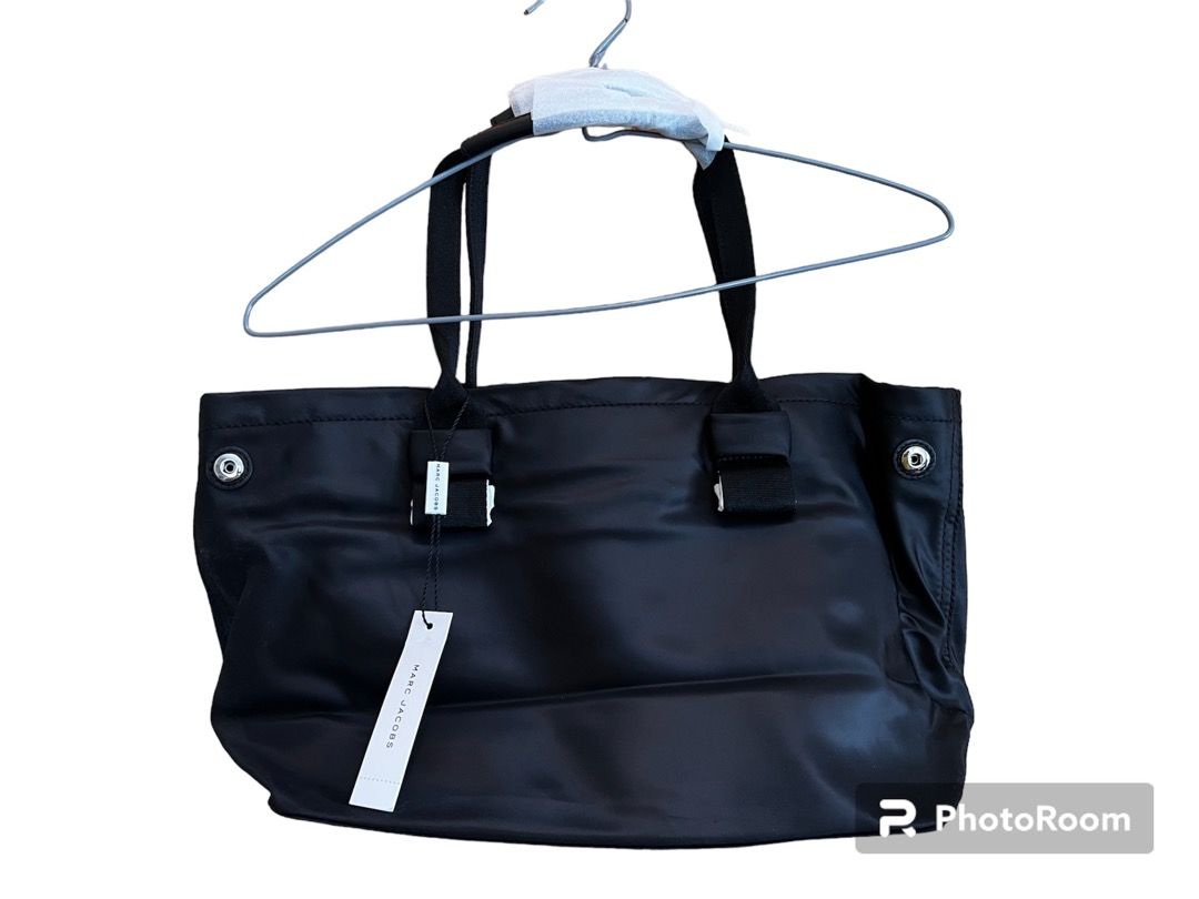 Marc Jacobs easy tote in shadow with snap closure