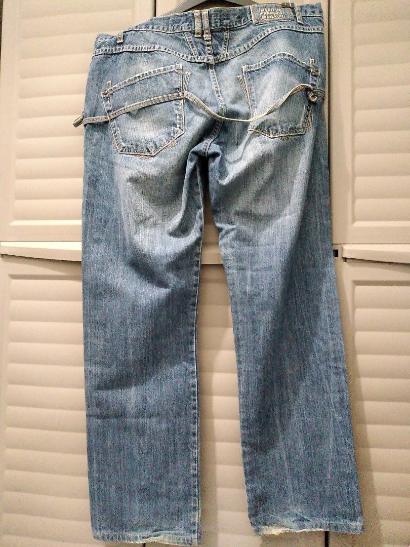 Marithe francois girbaud (Category: Jeans) located in Makati City. Submitted by kuysman (Listing ID 1250025582, Image 2). Description: 38 x 41.5" Only sensible questions are entertained.