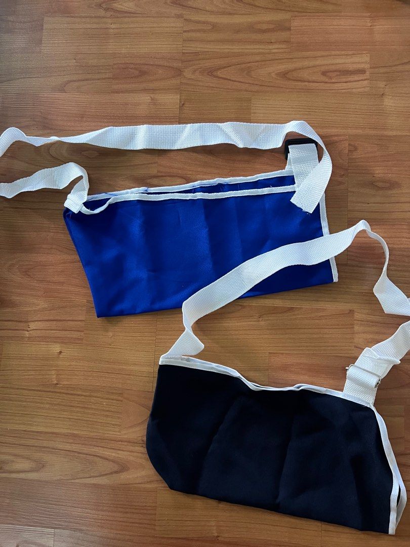 Cervical collar and elastic bandage set (Category: Sanitary Hygiene) located in Marikina City. Submitted by cluttermatters (Listing ID 1250066168, Image 2). Description: Set includes: -elastic bandage (2pcs) -medicine organizer (2pcs) -foam cervical collar (2pcs; small&large).