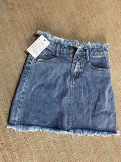 (Category: ) located in . Submitted by secondhandheaven96 (Listing ID 1250116859, Image 1). Description: .