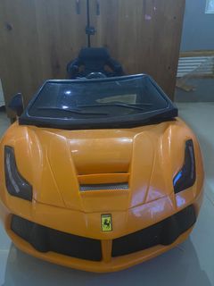 Mobil Aki ferari