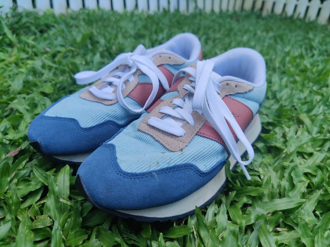New Balance 237 Classic Lagoon (Category: Sneakers) located in Pasig City. Submitted by ethpee (Listing ID 1250083236, Image 2). Description: Used once and stored after, but as good as new!! can provide box (not original). pics are as provided, meet-ups encouraged to inspect item more. price slightly negotiable.