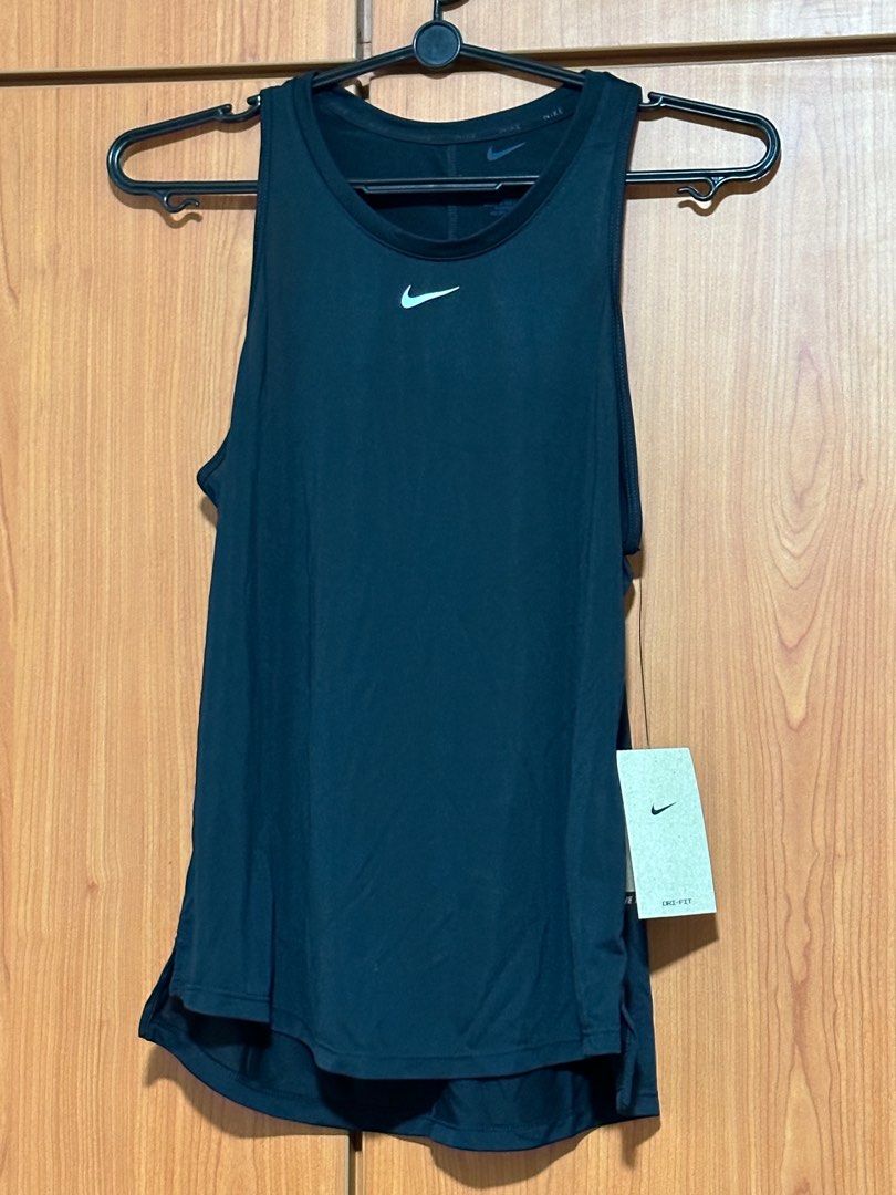 Nike pro tank top compression, Men's Fashion, Activewear on Carousell