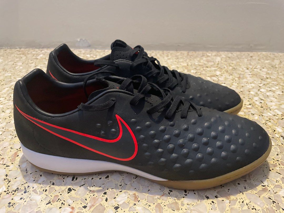 snapdeal nike football shoes