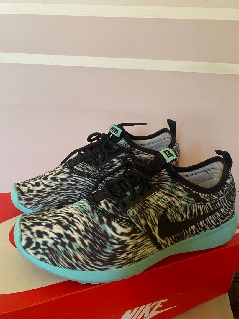 Nike juvenate print top