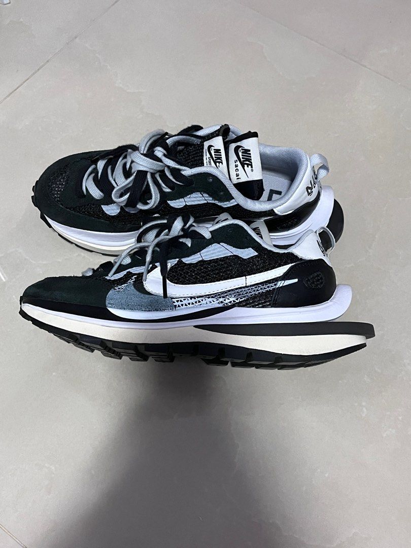 men sacai x nike vaporwaffle black summit white stores