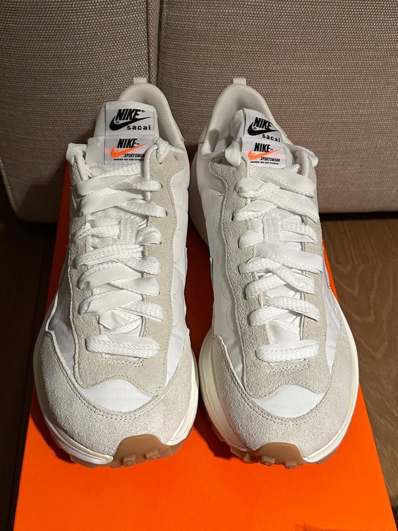 Nike x Sacai Vaporwaffle sneakers (White), 男裝, 鞋, 波鞋- Carousell