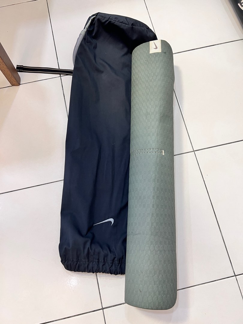 Nike yoga mat 2 tone, Sports Equipment, Exercise & Fitness