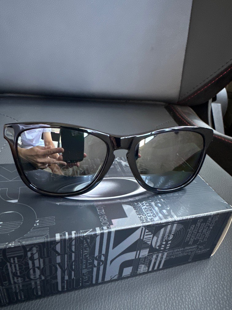 Oakley Frogskins LX Polarized Men s Fashion Watches