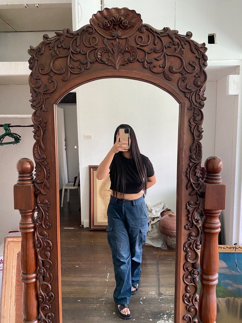 Old large mirror w/ narra frame (Category: Mirrors) located in Quezon City. Submitted by anjherga27 (Listing ID 1250164702, Image 2). Description: .