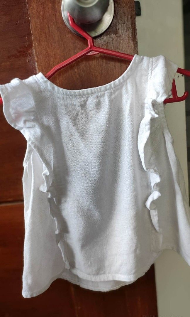 Old Navy 6mos -12mos (Category: Babies & Kids Fashion) located in Angono. Submitted by she_con (Listing ID 1250078725, Image 1). Description: This is not ukay. Personal preloved of my daughter. If petite can fit up to 18mos old. Shopee check out available..
