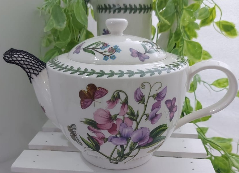 Portmeirion Botanic Garden Traditional Teapot drum shape, Furniture & Home  Living, Kitchenware & Tableware, Coffee & Tea Tableware on Carousell
