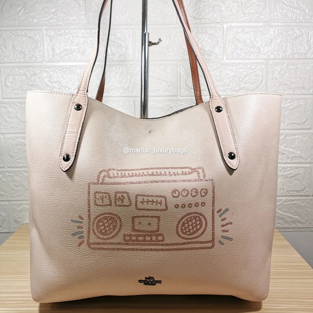 Preloved Tottebag COACH x KEITH HARING Market Tote Fesyen Wanita Tas Dompet di Carousell