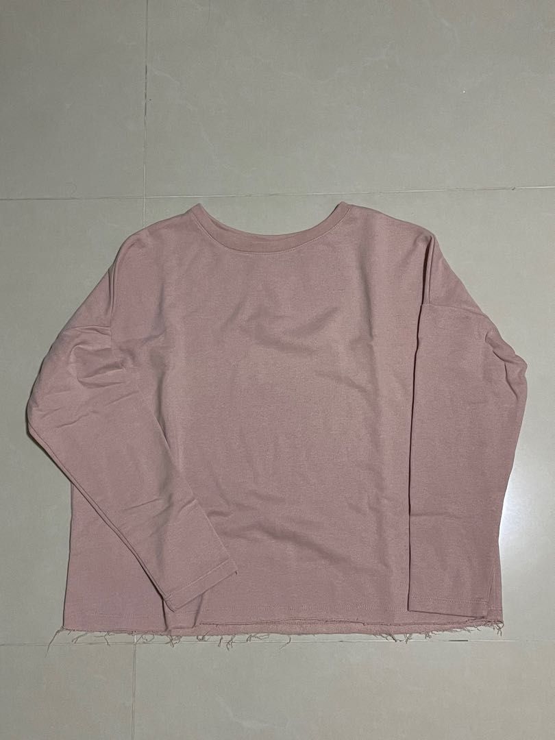 pull&bear pullover (Category: Longsleeves) located in Singapore. Submitted by georgetownn (Listing ID 1250121343, Image 1). Description: .
